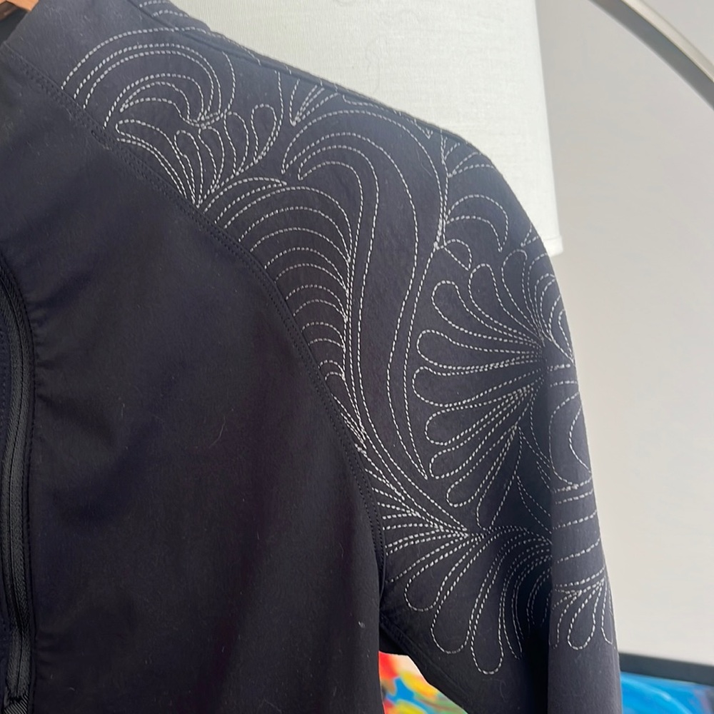 Lululemon Toasty Tech 1/2 Zip - Picture 5 of 8